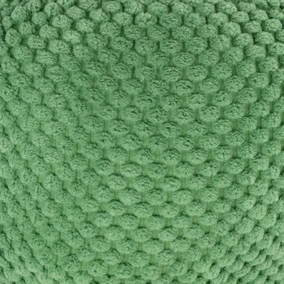 Detailný záber na zelený, štruktúrovaný textilný materiál so vzorom včelích plástov.