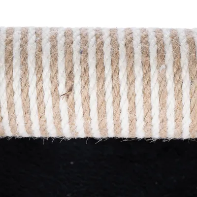 Detailný záber na sisalové lano v bielej a béžovej farbe, vhodné na škrabadlo alebo iné produkty pre domáce zvieratá.