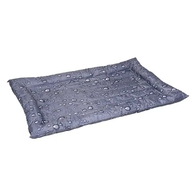 Alfombrilla gris para perros con diseño repelente al agua y estampado de gotas.