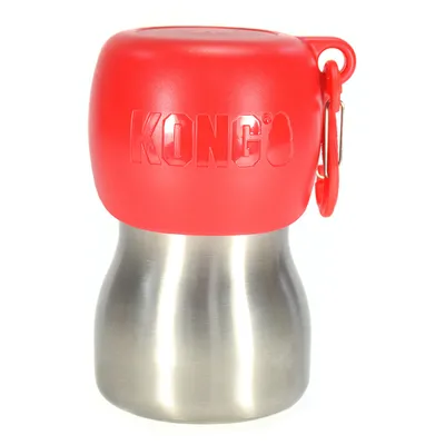 KONG Edelstahlflasche mit rotem Deckel und Karabinerhaken, geeignet für unterwegs.
