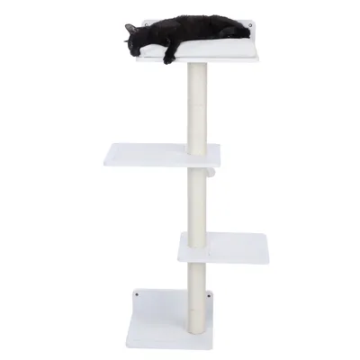 Arbre à chat mural blanc avec trois plateformes carrées et un coussin supérieur, poteau central recouvert de sisal, chat noir allongé sur le coussin.