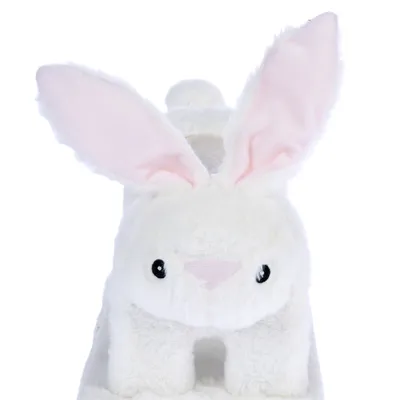 Weisses Plüschspielzeug in Form eines Hasen mit rosa Ohren und schwarzem Augenpaar.