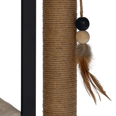 Kratzbaum-Säule aus Sisal mit hängendem Spielzeug bestehend aus zwei Holzperlen und Federn.
