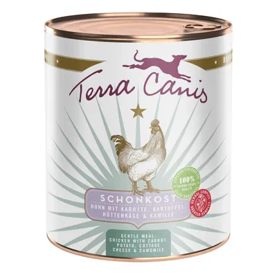 Boîte Terra Canis Schonfost, poulet avec carotte, pomme de terre, fromage blanc et camomille. Texte visible en allemand et anglais. Sceau vert 100 % human-grade quality.