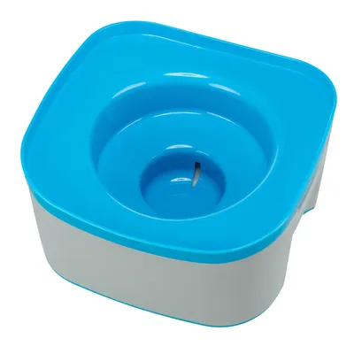 Fontana per bere blu con corpo bianco, forma quadrata e uscita dell’acqua centrale.