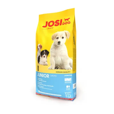 Sac de croquettes JosiDog Junior 15 kg, mention German Quality, photos de trois chiots, texte visible en anglais et allemand sur l’emballage.