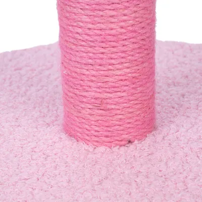 Kratzbaum mit pinkem Sisal-Seil und weicher, rosa Teppichbasis.