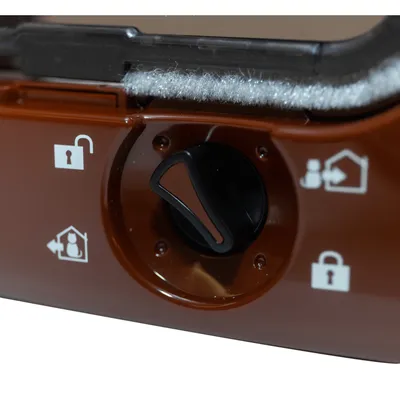 Bouton rotatif avec 4 pictogrammes : cadenas ouvert, cadenas fermé, chat entrant, chat sortant. Indique les options de verrouillage d’une chatière.