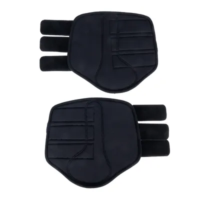 Zwei schwarze Schutzpolster mit Klettverschlüssen, geeignet für den Einsatz an Tierbeinen oder Gelenken. Ergonomisches Design und gepolsterte Oberfläche sichtbar.