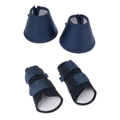 Paire de cloches et paire de protège-boulets pour cheval, en tissu bleu avec fermeture à scratch, surface texturée en nid d’abeille visible.