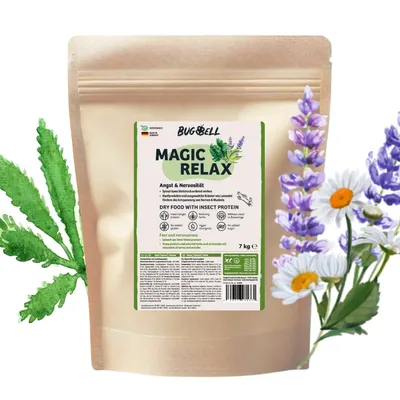 BugBell Magic Relax crocchette con proteine di insetto, erbe calmanti come lavanda e camomilla, favorisce il rilassamento in caso di ansia e nervosismo, confezione da 7 kg.