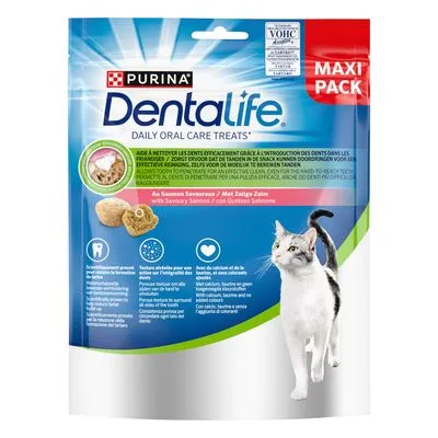 Purina Dentalife Daily Oral Care Treats voor katten, Maxi Pack, met zalige zalm. Tekst: Savoury Salmon / Met Zalige Zalm. Afbeelding van kat en snacks op de verpakking.