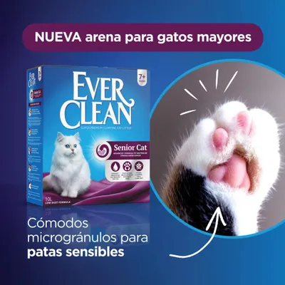 Caja de arena para gatos Ever Clean Senior Cat 7+ años, texto: NUEVA arena para gatos mayores. Cómodos microgránulos para patas sensibles. Imagen de una pata de gato.