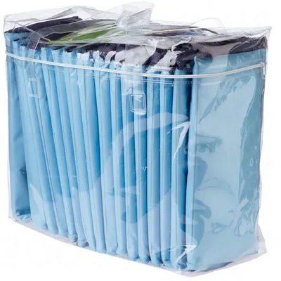 Paquete transparente con varias empapadores azules plegados, cierre de cremallera visible. Material plástico en el embalaje y las empapadores.