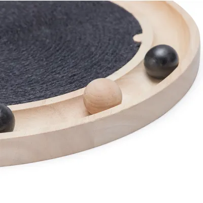 Designed by Lotte katt­leksak Idah i trä