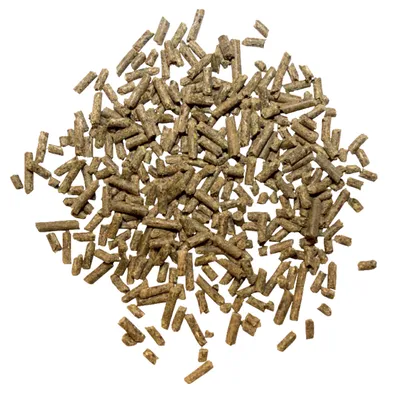 Primer plano de pellets marrones, distribuidos sueltos. Imagen del producto sin embalaje.