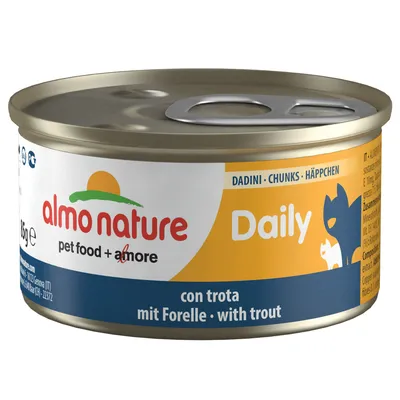 Konzerva almo nature pet food + amore Daily, DADINI CHUNKS HÄPPCHEN, con trota mit Forelle with trout, 85 g. Obal zobrazuje siluetu kočky a psa.