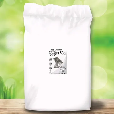 Vreća s etiketom Corn Cat, slika mačke, tekst: 24 kg / 38 l. Vidljivi simboli za grudanje i biorazgradivost.