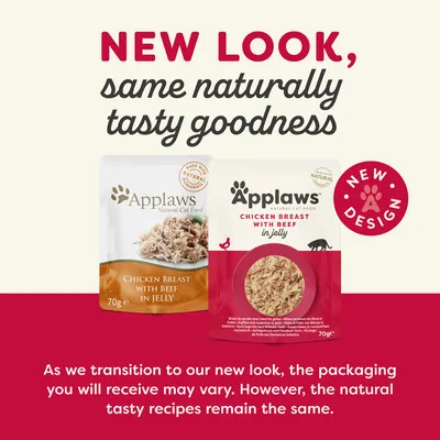 Dvě balení Applaws Natural Cat Food Chicken Breast with Beef in Jelly 70g, starý a nový design. Text: NEW LOOK, same naturally tasty goodness, NEW DESIGN.