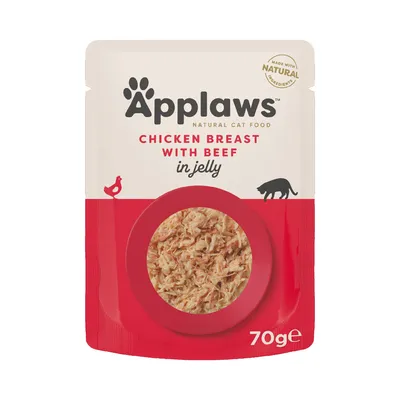 Sachet Applaws Natural Cat Food, Chicken Breast with Beef in jelly, 70 g. Mention « Made with natural ingredients » visible sur l’emballage.