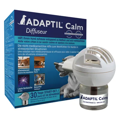 ADAPTIL Calm Diffuseur, set s difuzorom i bočicom 48 ml. Tekst na njemačkom i francuskom jeziku. Pakiranje prikazuje slike pasa i situacije: ostajanje sam, strahovi, buka, posjetitelji.