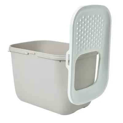 Bandeja sanitaria rectangular de plástico gris claro con entrada frontal y tapa blanca perforada abatible.
