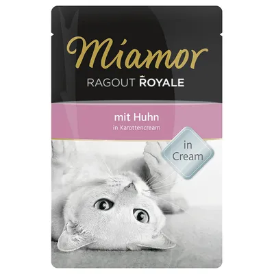 Miamor Ragout Royale kanaa porkkanakermassa, Cream. Pakkauksessa makaa kissa.
