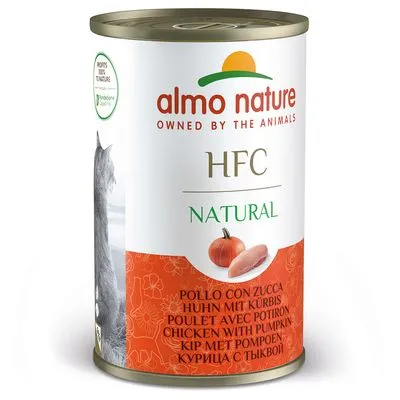 almo nature HFC Natural kip met pompoen, blik kattenvoer. Tekst: 'OWNED BY THE ANIMALS', 'CHICKEN WITH PUMPKIN', 'KIP MET POMPOEN'. Afbeelding van een kat en pompoen.