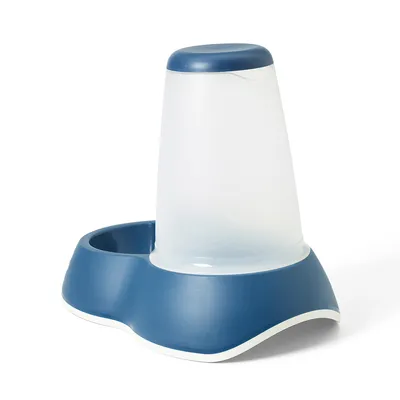 Distributore automatico per acqua o cibo in plastica blu e trasparente, con base e contenitore cilindrico.