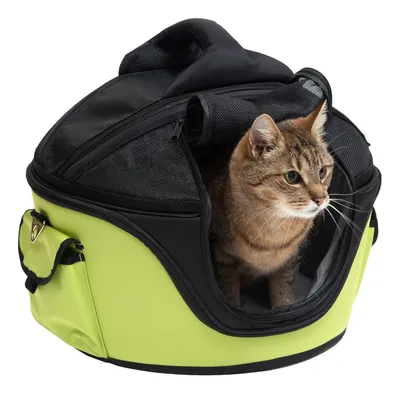 Sac de transport pour animaux en tissu noir et vert, ouverture zippée sur le devant, chat tigré assis à l'intérieur, poche latérale visible.