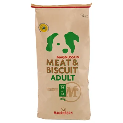Magnusson Meat & Biscuit Adult, 14 kg. Protein 24 %, fett 12 %. Synlig text: 'Svensk ugnsbakad hundmat'. Förpackning med grön och röd text samt hundmotiv.