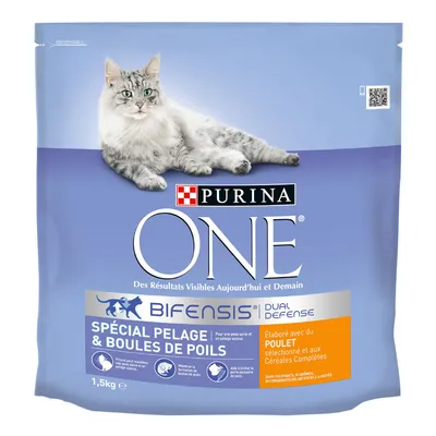 Purina ONE Bifensis Dual Defense cat food, 1.5kg pack, visible text in French: Spécial Pelage & Boules de Poils, élaboré avec du poulet sélectionné et aux céréales complètes.