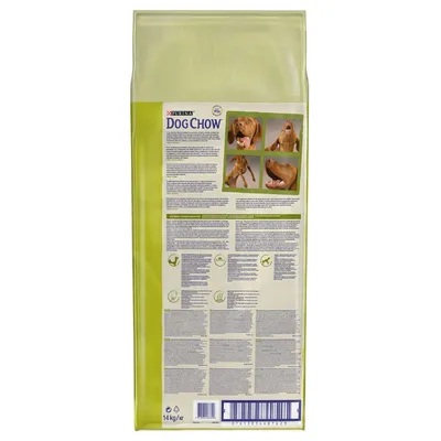 Rückseite der Verpackung von Purina Dog Chow mit Produktinformationen, Bildern eines Hundes und Text zu Inhaltsstoffen und Fütterungsempfehlungen.