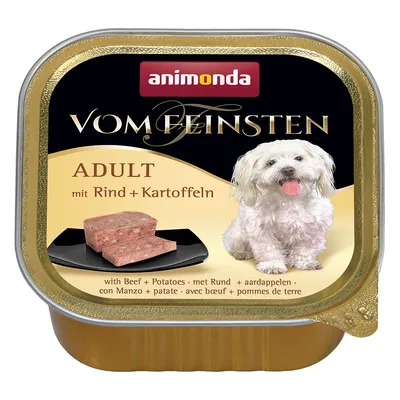 animonda Vom Feinsten ADULT mit Rind + Kartoffeln, koiran märkäruoka naudalla ja perunalla. Kuvassa annospala lautasella ja pieni valkoinen koira.