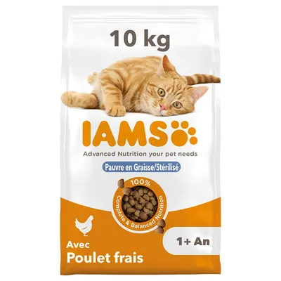 Sac de croquettes IAMS 10 kg pour chat, Pauvre en Graisse/Stérilisé, Avec Poulet frais, 1+ An, 100 % Complete & Balanced Nutrition, texte en anglais partiellement visible.