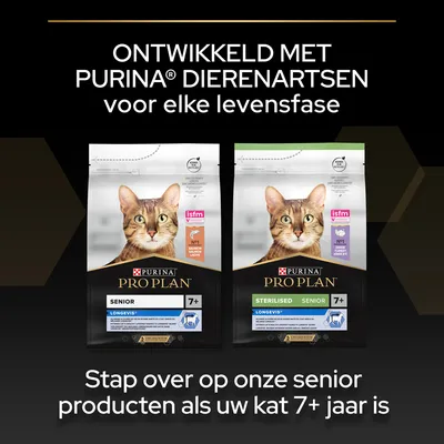 Twee zakken PURINA PRO PLAN kattenvoer, Senior 7+ en Sterilised Senior 7+, met tekst: Ontwikkeld met PURINA dierenartsen voor elke levensfase. Stap over op senior producten als uw kat 7+ jaar is.