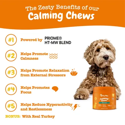 Zesty Paws Calming Chews. Powered by PRIOME HT-MW BLEND, s pravým morčacím mäsom. Pomáha podporiť pokoj, relaxáciu, sústredenie a znižuje hyperaktivitu podľa obrázka.
