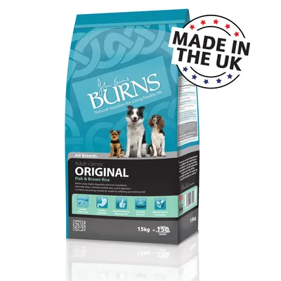 Burns Original Fish & Brown Rice koiranruokapakkaus, 15 kg, Adult Senior, All Breeds. Teksti: Made in the UK. Kuvassa kolme koiraa pakkauksen edessä.