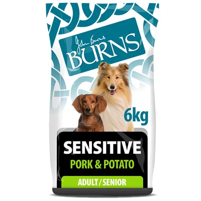 Корм для собак Burns Sensitive Pork & Potato, 6 кг, Adult/Senior. На упаковке изображены две собаки и надписи: SENSITIVE, PORK & POTATO, ADULT/SENIOR.