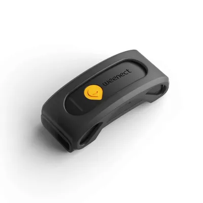 Sort enhed med gul knap og teksten 'weenect' på oversiden. Sort enhed med gul knap og teksten 'weenect' på oversiden.