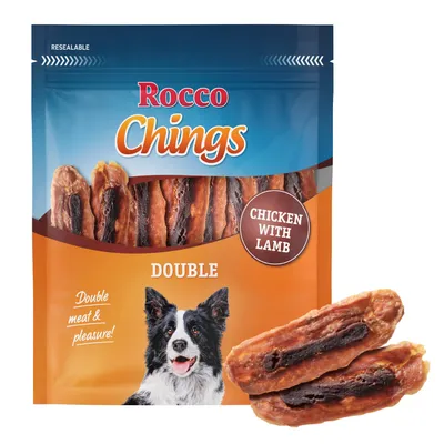Rocco Chings Double, kuře s jehněčím. Balení zobrazuje psa a produkt: dvojité masové proužky pro psy. Text: 'Double meat & pleasure!'