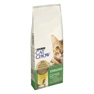 Purina Cat Chow Sterilised, 50% animal proteins, rich in chicken, with natural prebiotic. Immagine di confezione con foto di gatto e scritte visibili sul fronte.