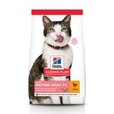 Confezione di Hill's Science Plan Light Mature Adult 7+ con pollo, crocchette per gatti adulti, testo visibile: 20% meno calorie rispetto a Hill's Science Plan Mature Adult.