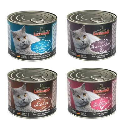 Cuatro latas de comida para gatos Leonardo, variedades: Seefisch, Kaninchen, Leber y Geflügel. Cada lata 200 g, con imagen de un gato gris y texto 'Made in Germany'.