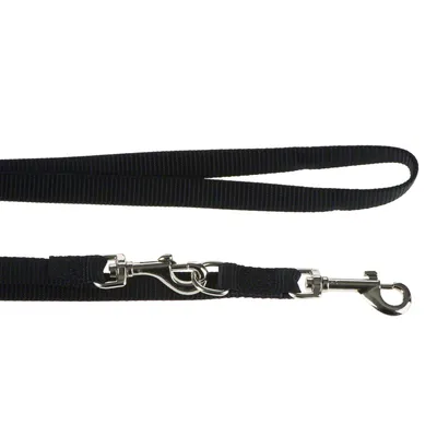 Musta nylonkoiran talutushihna, jossa metallinen karabiinihaka ja käsilenkki.
