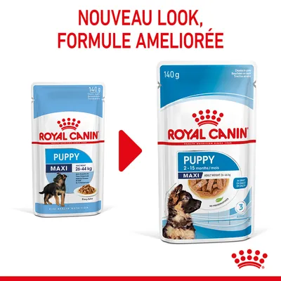 Nouveau look, formule améliorée. Deux sachets Royal Canin Puppy Maxi 140 g pour chiens 26–44 kg, ancien et nouveau design, visible : 2–15 months/mois, en sauce, sans conservateurs.