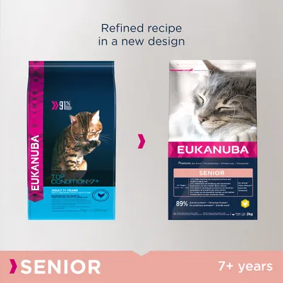 To poser Eukanuba kattefoder til seniorer 7+ år, venstre: Top Condition 7+, højre: Senior. Tekst: Refined recipe in a new design. Begge poser viser billeder af katte og vægt 2 kg.
