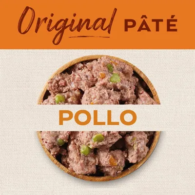 Original Pâté POLLO, imagen de paté con trozos visibles y guisantes verdes en un cuenco de madera. Texto destacado: Original Pâté POLLO.