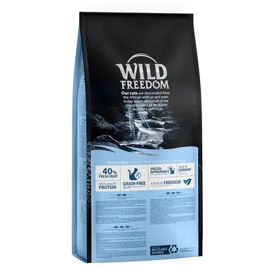 Embalagem de ração para gatos Wild Freedom. Texto visível: 40% fresh meat, high-quality protein, grain-free recipe, species-appropriate, made in Germany, a taste of freedom, recyclable material.
