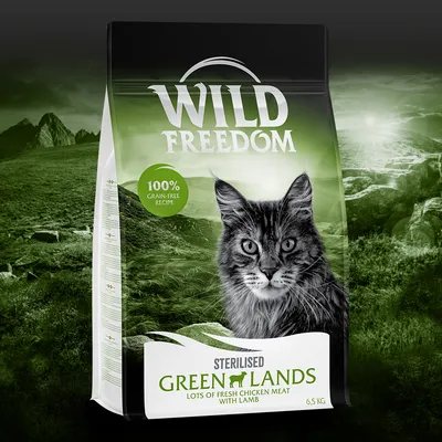 Sachet Wild Freedom Sterilised Green Lands, 6,5 kg, 100% grain-free recipe, lots of fresh chicken meat with lamb. Image d’un chat sur l’emballage.